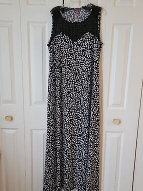 Vince Camuto Black and White Sleeveless Maxi Dress with Mesh Yoke